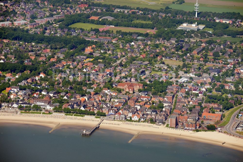 Luftaufnahme Wyk auf Föhr - Sandstrand- Landschaft an der Nordsee in Wyk auf Föhr im Bundesland Schleswig-Holstein