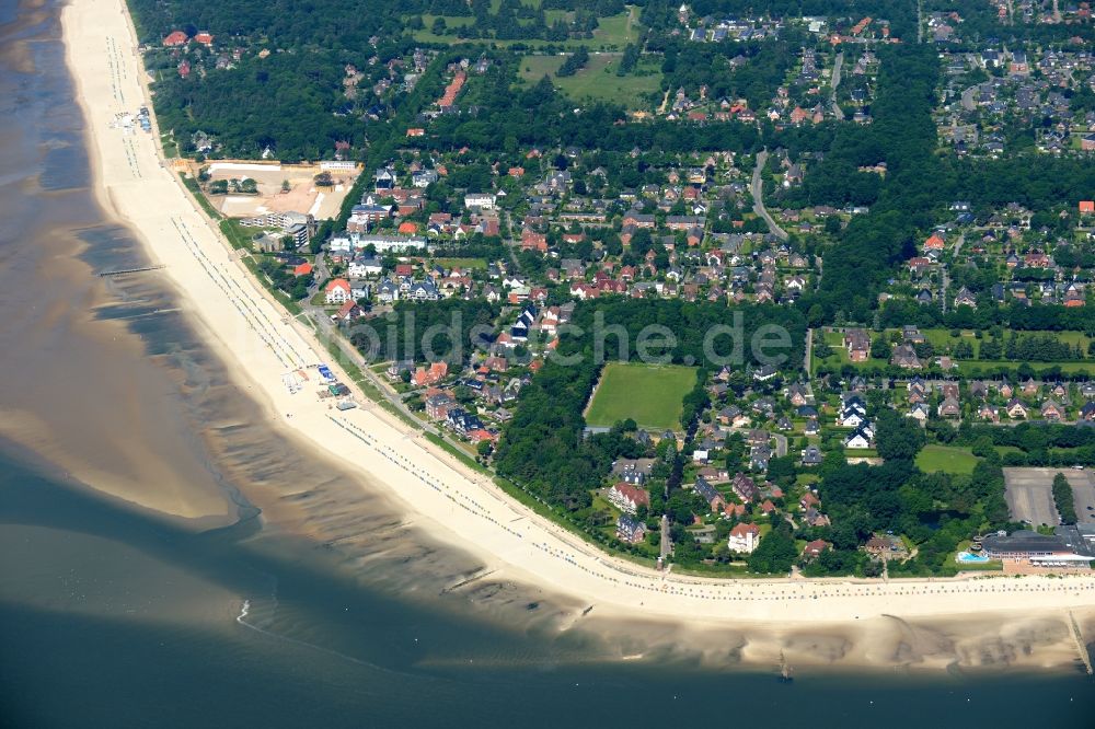 Wyk auf Föhr aus der Vogelperspektive: Sandstrand- Landschaft an der Nordsee in Wyk auf Föhr im Bundesland Schleswig-Holstein