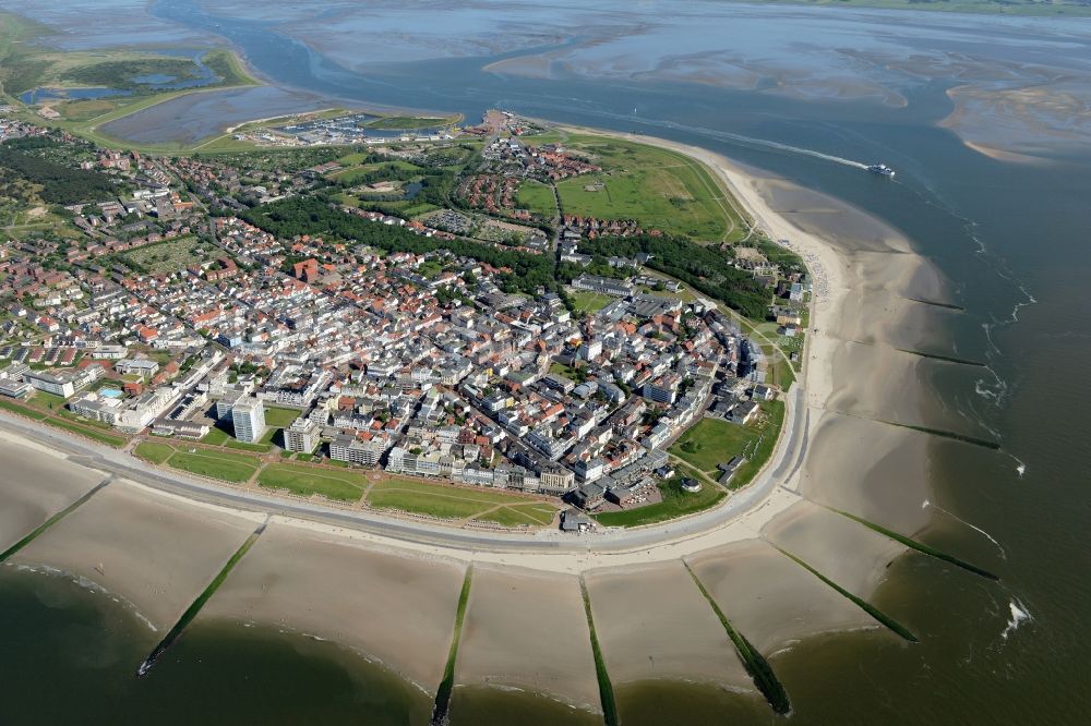 Luftaufnahme Norderney - Sandstrand- Landschaft an der Nordsee zur Insel Norderney im Bundesland Niedersachsen