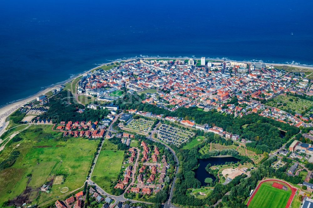 Norderney aus der Vogelperspektive: Sandstrand- Landschaft an der Nordsee zur Insel Norderney im Bundesland Niedersachsen