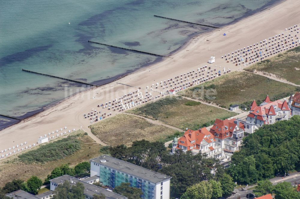 Rostock aus der Vogelperspektive: Sandstrand- Landschaft im Ortsteil Warnemünde in Rostock im Bundesland Mecklenburg-Vorpommern, Deutschland