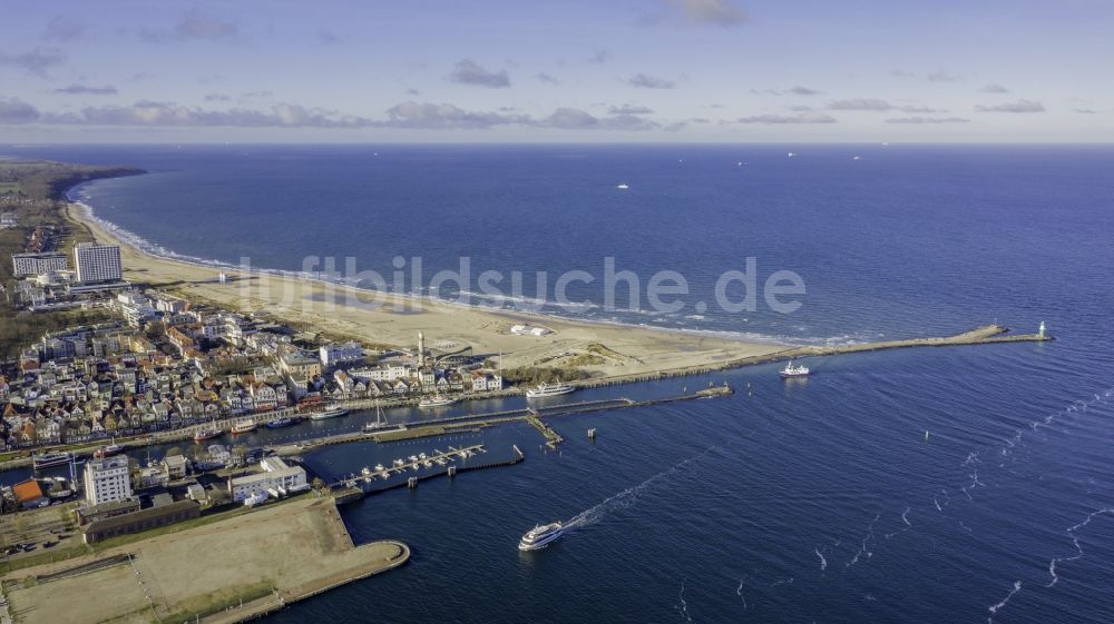 Luftaufnahme Rostock - Sandstrand- Landschaft im Ortsteil Warnemünde in Rostock im Bundesland Mecklenburg-Vorpommern, Deutschland