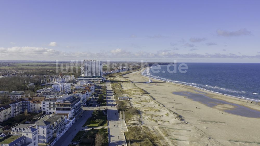 Rostock von oben - Sandstrand- Landschaft im Ortsteil Warnemünde in Rostock im Bundesland Mecklenburg-Vorpommern, Deutschland