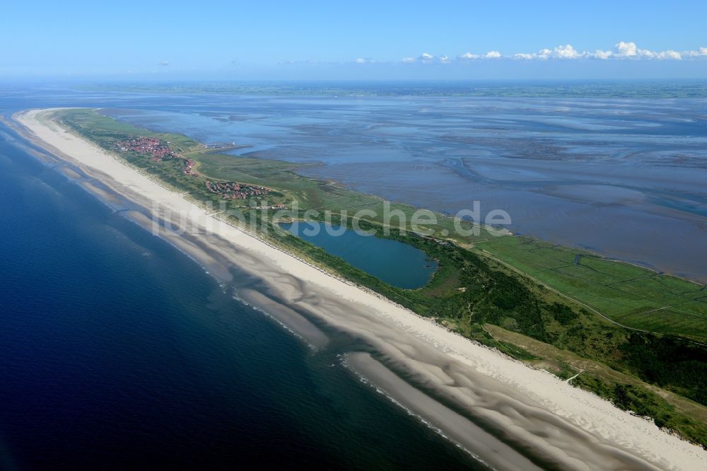 Luftaufnahme Juist - Sandstrand- Landschaft an der Ostfriesischen Insel in Juist im Bundesland Niedersachsen