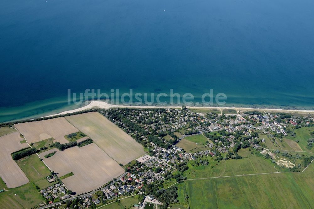 Luftaufnahme Ahrenshoop - Sandstrand- Landschaft an der Ostsee in Ahrenshoop im Bundesland Mecklenburg-Vorpommern