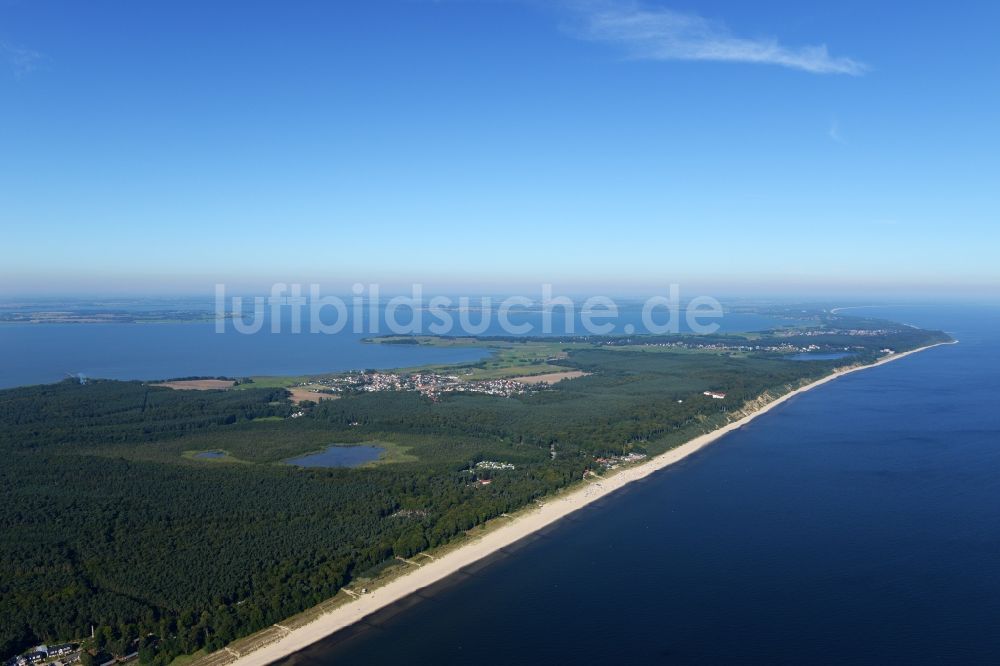 Ückeritz aus der Vogelperspektive: Sandstrand- Landschaft an der Ostsee in Ückeritz im Bundesland Mecklenburg-Vorpommern