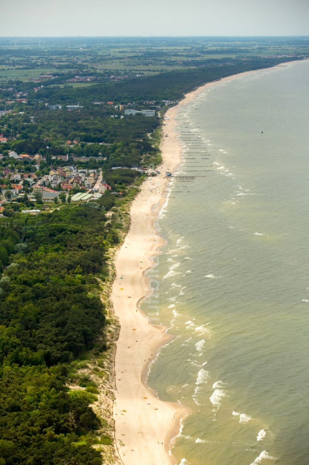 Luftaufnahme Mielenko - Sandstrand- Landschaft an der Ostsee in Mielenko in Westpommern, Polen