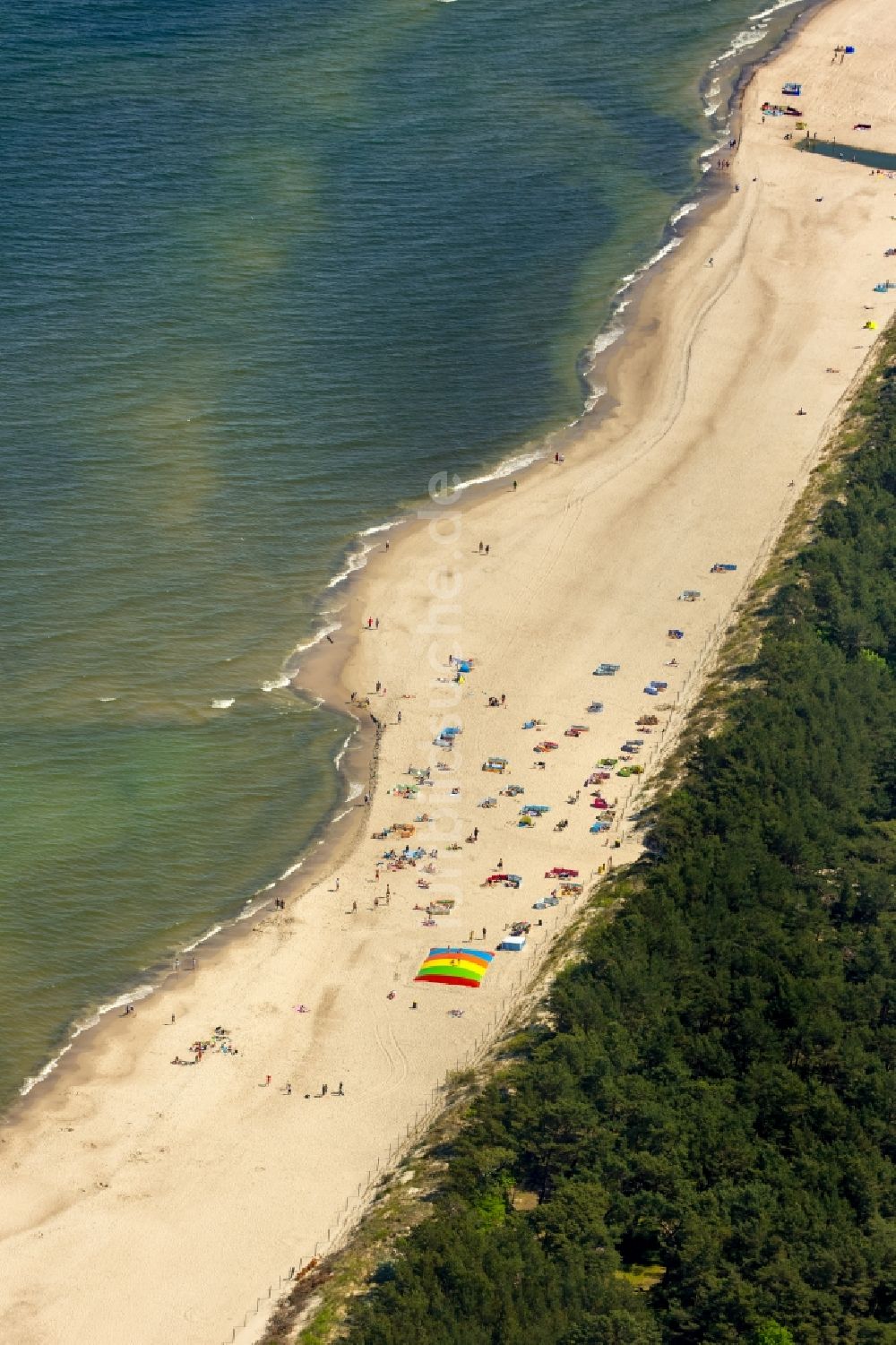 Niechorze Horst von oben - Sandstrand- Landschaft an der Ostsee in Niechorze Horst in Westpommern, Polen