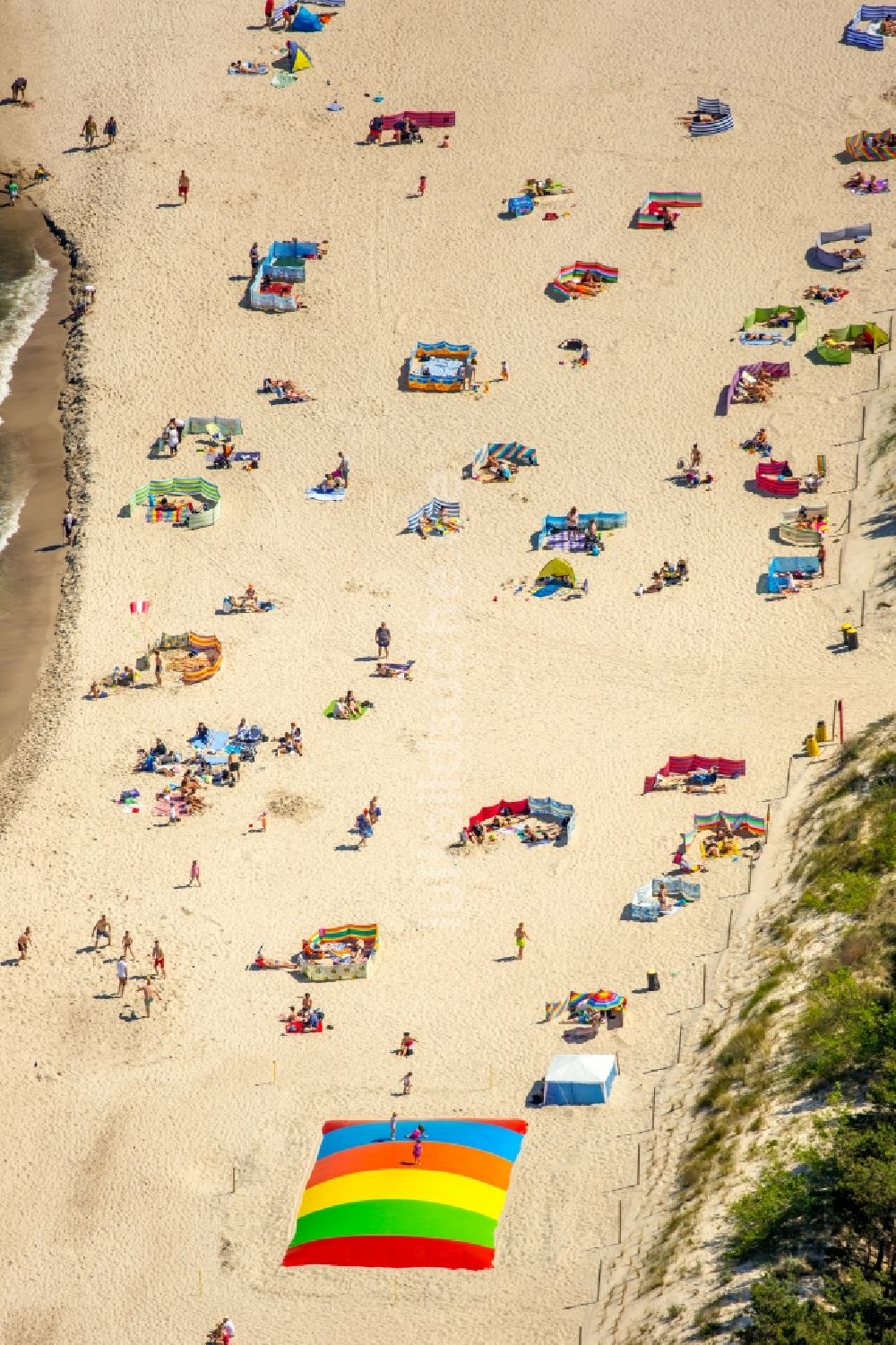 Niechorze Horst aus der Vogelperspektive: Sandstrand- Landschaft an der Ostsee in Niechorze Horst in Westpommern, Polen