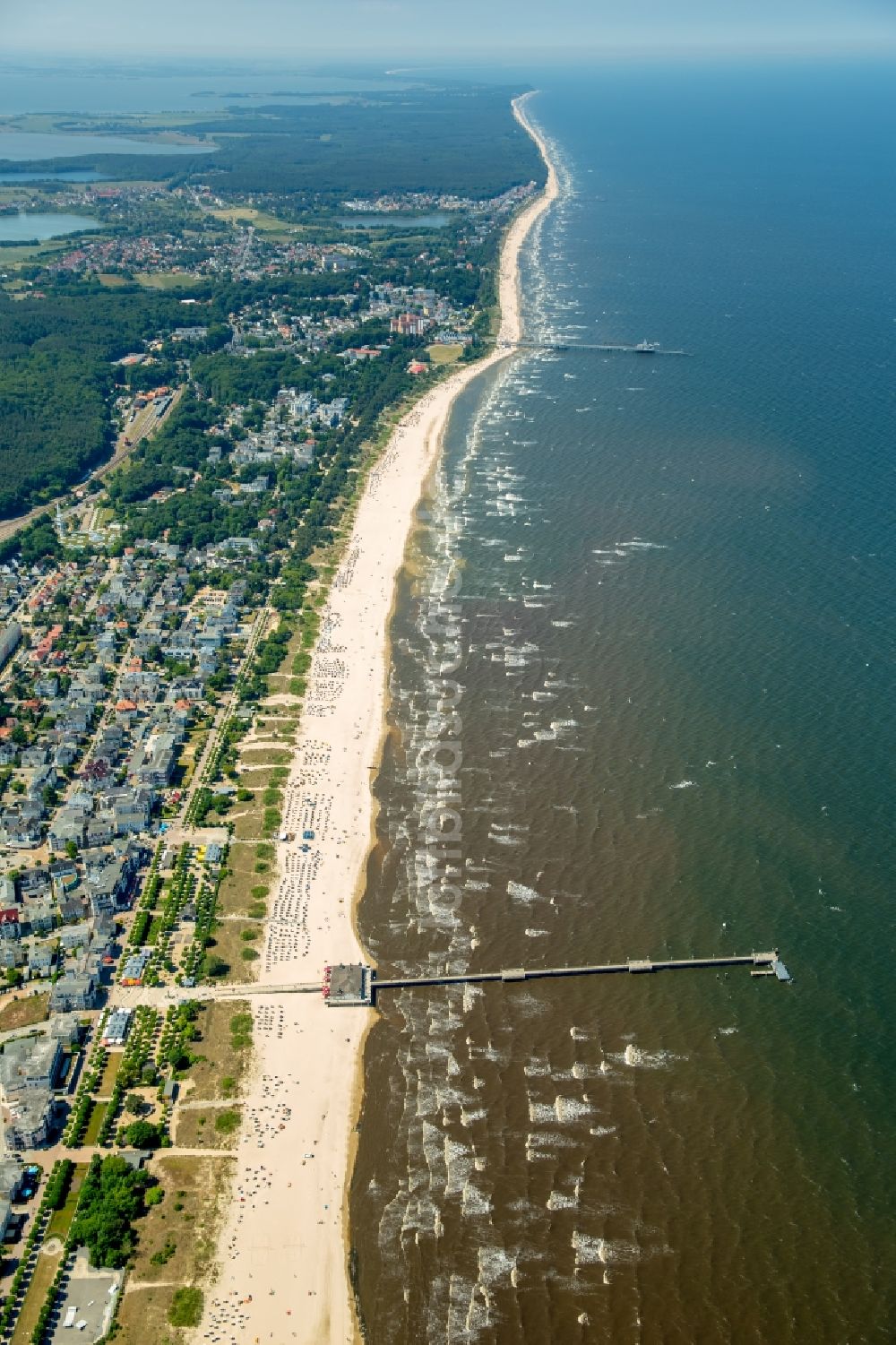 Seebad Ahlbeck von oben - Sandstrand- Landschaft an der Ostsee in Seebad Ahlbeck im Bundesland Mecklenburg-Vorpommern