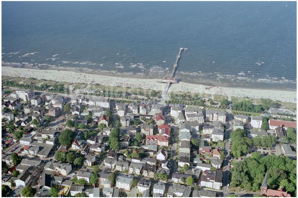 Seebad Heringsdorf aus der Vogelperspektive: Sandstrand- Landschaft der Ostsee in Seebad Heringsdorf im Bundesland Mecklenburg-Vorpommern, Deutschland