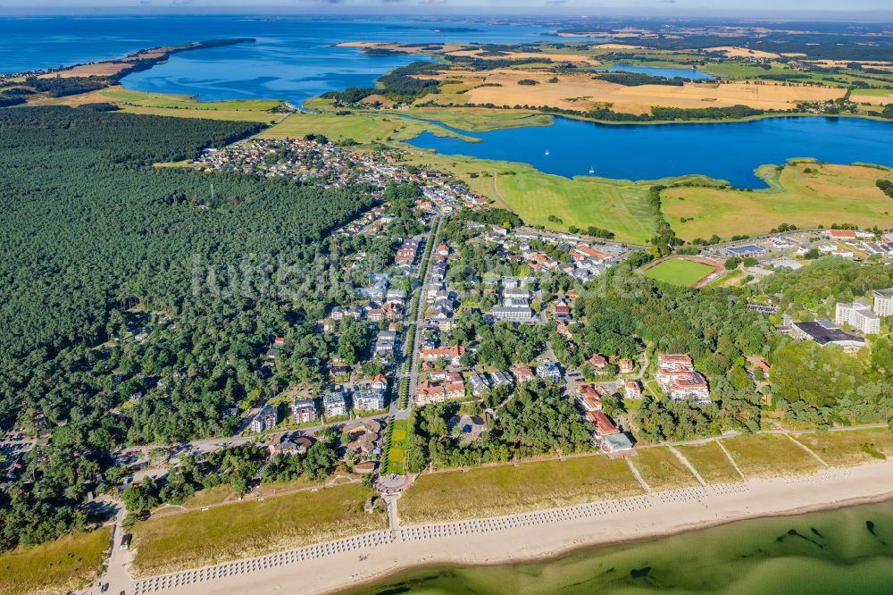 Luftaufnahme Ostseebad Baabe - Sandstrand- Landschaft der Ostsee an der Strandstraße in Baabe im Bundesland Mecklenburg-Vorpommern, Deutschland