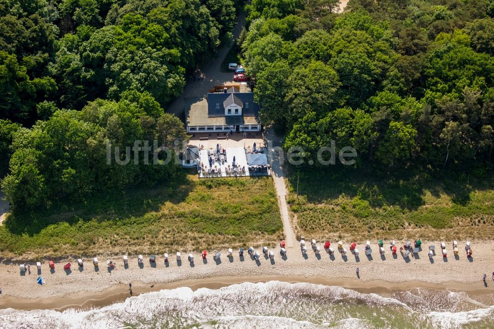 Thiessow von oben - Sandstrand- Landschaft an der Ostsee in Thiessow im Bundesland Mecklenburg-Vorpommern