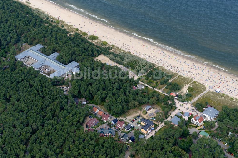 Trassenheide aus der Vogelperspektive: Sandstrand- Landschaft an der Ostsee in Trassenheide im Bundesland Mecklenburg-Vorpommern