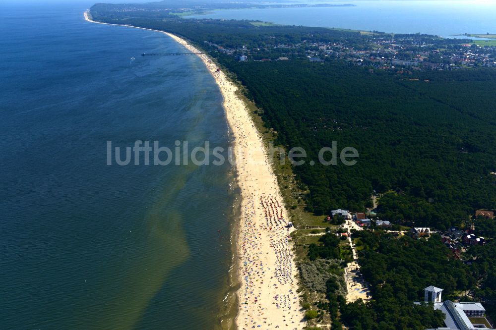 Luftaufnahme Trassenheide - Sandstrand- Landschaft der Ostsee in Trassenheide im Bundesland Mecklenburg-Vorpommern, Deutschland