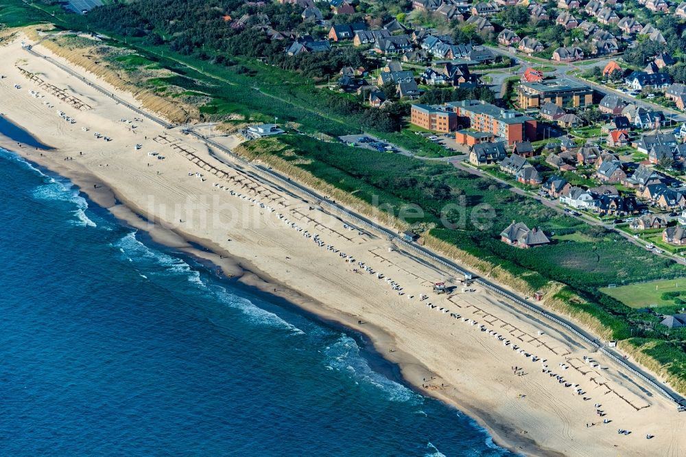 Luftaufnahme Sylt - Sandstrand- Landschaft und Promenade im Ortsteil Westerland auf Sylt im Bundesland Schleswig-Holstein, Deutschland