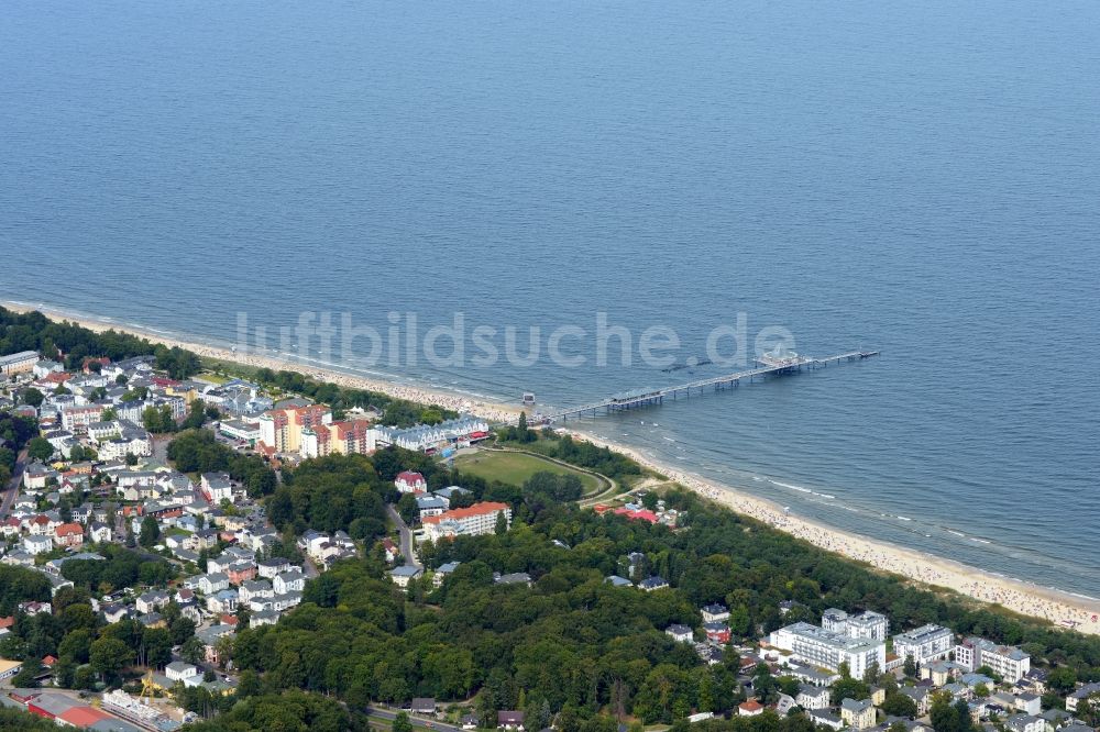 Heringsdorf aus der Vogelperspektive: Sandstrand- Landschaft an der Seebrücke in Heringsdorf im Bundesland Mecklenburg-Vorpommern