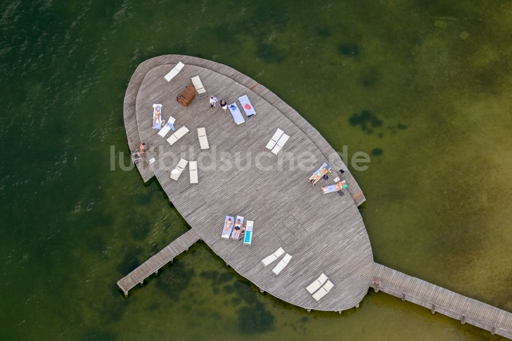 Luftbild Göhren-Lebbin - Sandstrand- Landschaft an der Seebrücke der Hotelanlage des Iberotel Fleesensee in Göhren-Lebbin im Bundesland Mecklenburg-Vorpommern