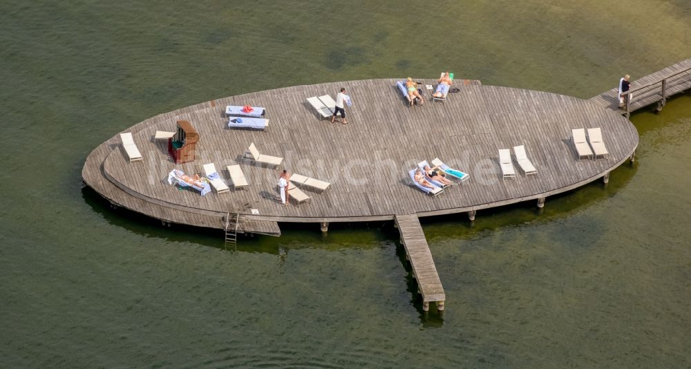 Göhren-Lebbin aus der Vogelperspektive: Sandstrand- Landschaft an der Seebrücke der Hotelanlage des Iberotel Fleesensee in Göhren-Lebbin im Bundesland Mecklenburg-Vorpommern