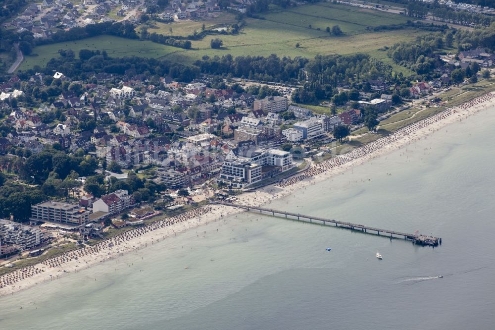 Luftbild Scharbeutz - Sandstrand- Landschaft an der Seebrücke im Ortsteil Scharbeutz in Scharbeutz im Bundesland Schleswig-Holstein