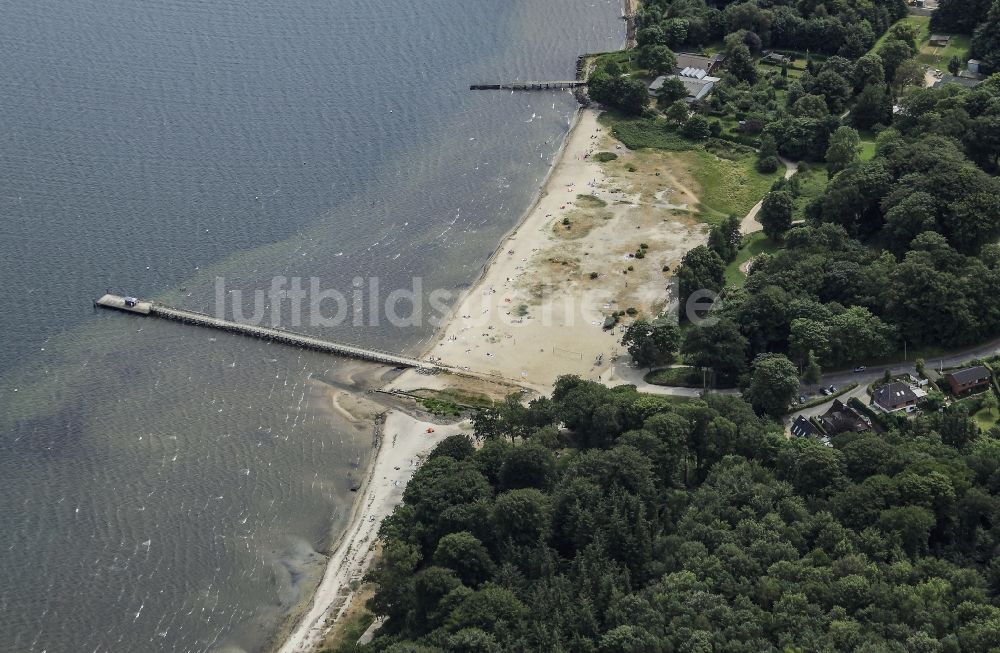 Luftbild Flensburg - Sandstrand- Landschaft an der Seebrücke Ostseebad in Flensburg im Bundesland Schleswig-Holstein, Deutschland