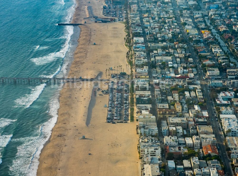 Los Angeles aus der Vogelperspektive: Sandstrand von Venice Beach in Los Angeles in Kalifornien, USA