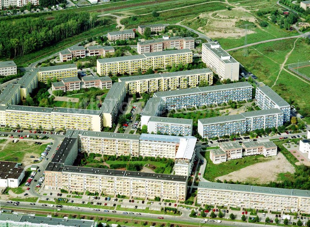 Luftaufnahme Berlin - Hellersdorf - Sanierte Wohnanlagen der MÜBAU an der Riesaer Straße in Berlin - Hellersdorf.