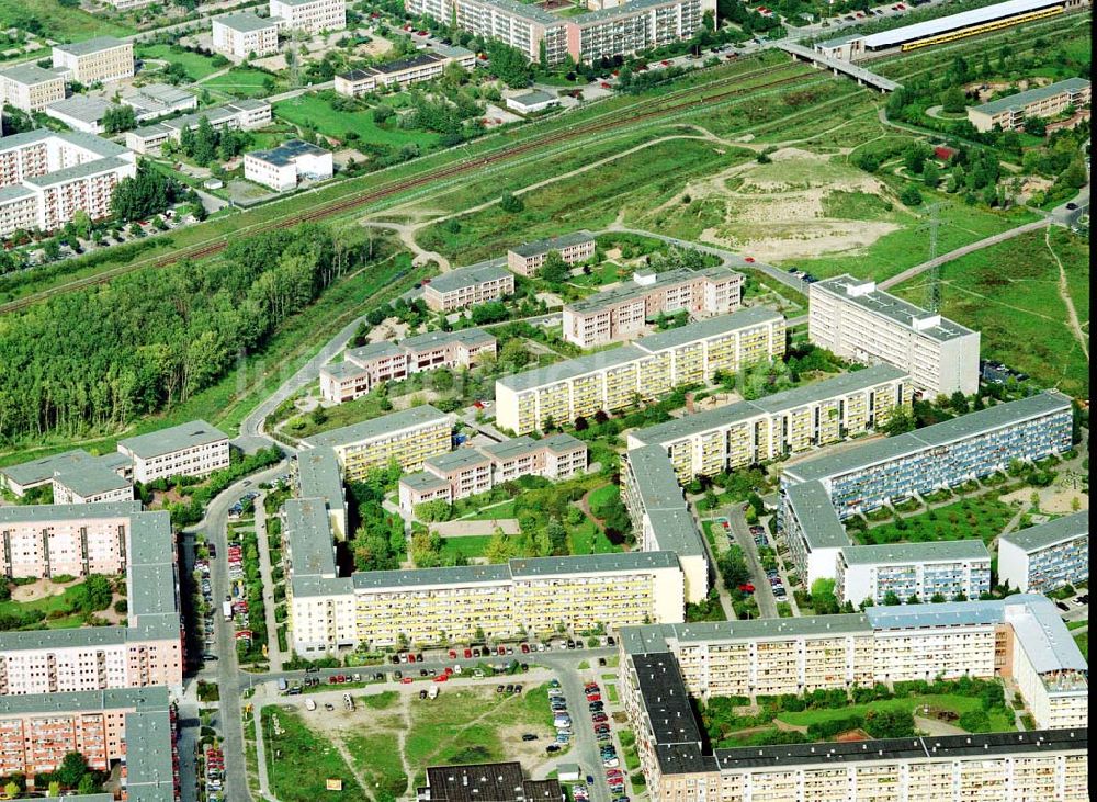 Luftbild Berlin - Hellersdorf - Sanierte Wohnanlagen der MÜBAU an der Riesaer Straße in Berlin - Hellersdorf.