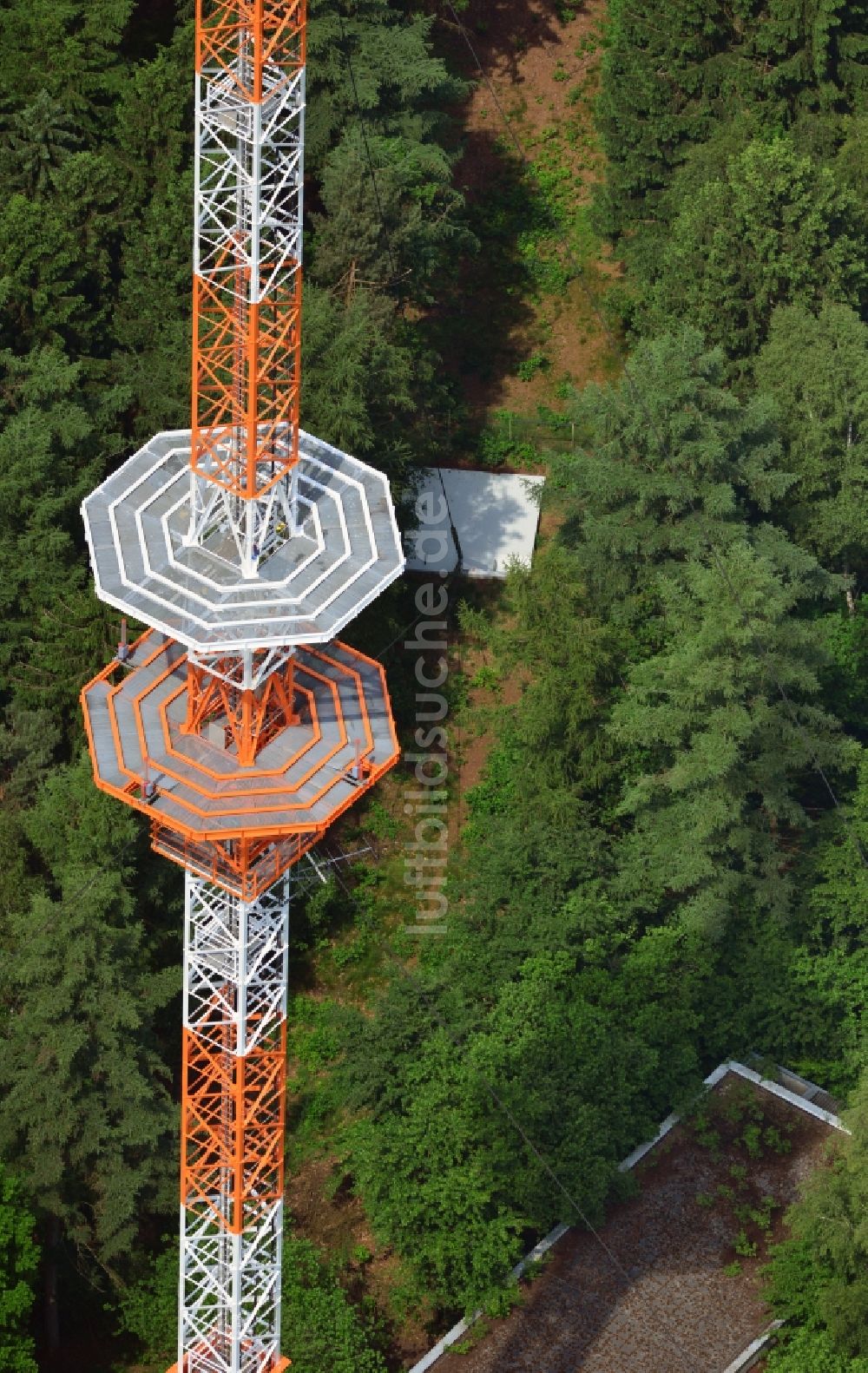 Luftbild Molbergen Ortsteil Peheim - Sanierter Antennenträger- Mast auf dem Fernsehturm- Umsetzer- Sendemast bei Peheim , einem Ortsteil von Molbergen im Bundesland Niedersachsen