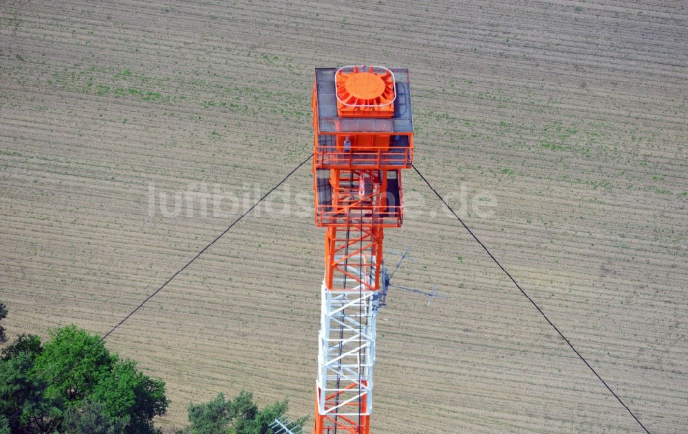 Luftaufnahme Molbergen Ortsteil Peheim - Sanierter Antennenträger- Mast auf dem Fernsehturm- Umsetzer- Sendemast bei Peheim , einem Ortsteil von Molbergen im Bundesland Niedersachsen