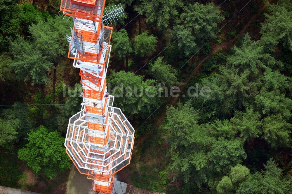 Luftbild Molbergen Ortsteil Peheim - Sanierter Antennenträger- Mast auf dem Fernsehturm- Umsetzer- Sendemast bei Peheim , einem Ortsteil von Molbergen im Bundesland Niedersachsen