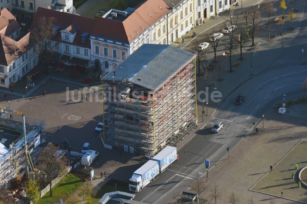 Potsdam aus der Vogelperspektive: Sanierung des Bauwerkes Brandenburger Tor am Luisenplatz im Ortsteil Innenstadt in Potsdam im Bundesland Brandenburg, Deutschland