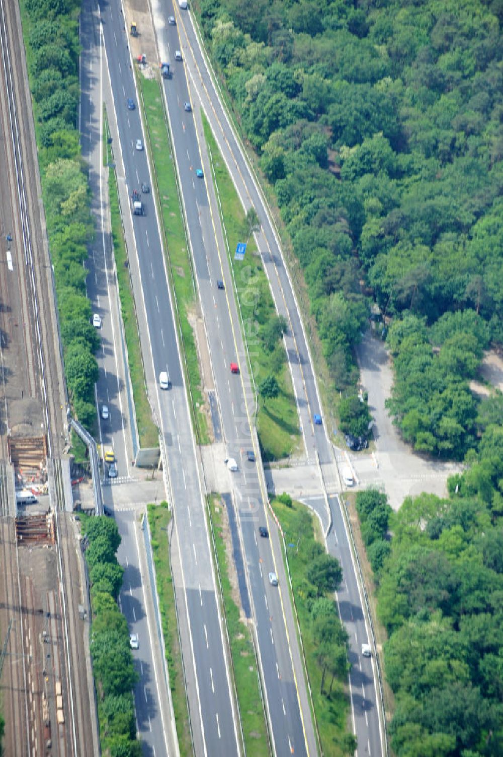  von oben - Sanierung von Brückenbauwerken der AVUS Stadtautobahn A115 / E51 am Hüttenweg im Grunewald