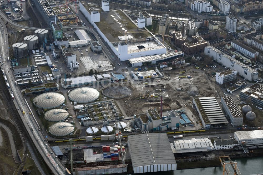 Basel aus der Vogelperspektive: Sanierung und Erweiterungs Baustelle der Klärwerks- Becken der ProRheno im Ortsteil Kleinhüningen in Basel, Schweiz