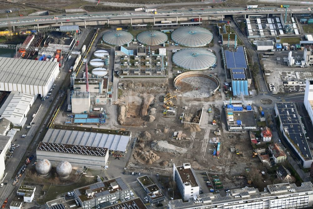 Basel von oben - Sanierung und Erweiterungs Baustelle der Klärwerks- Becken der ProRheno im Ortsteil Kleinhüningen in Basel, Schweiz