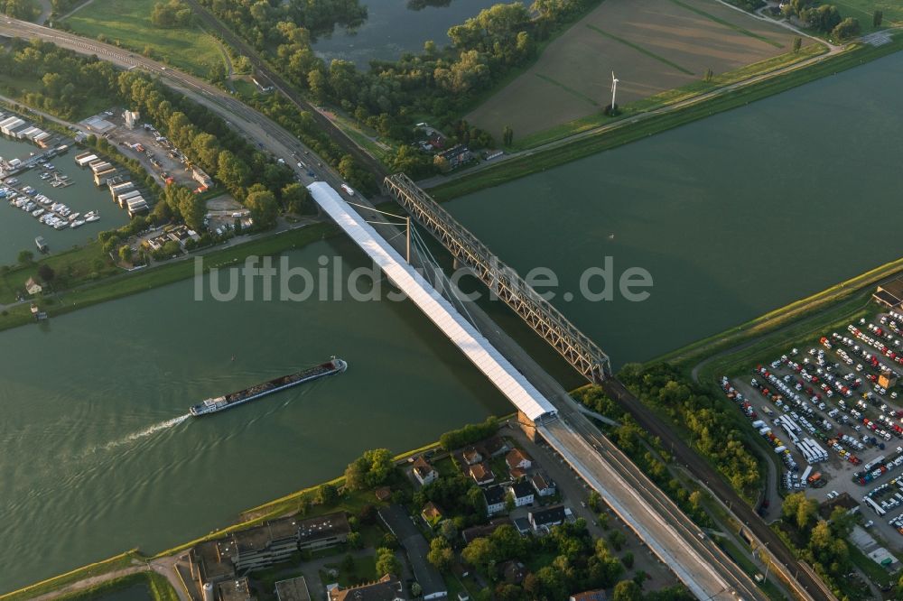 Luftbild Karlsruhe - Sanierung des Fluß - Brückenbauwerk Rheinbrücke Maxau in, Deutschland