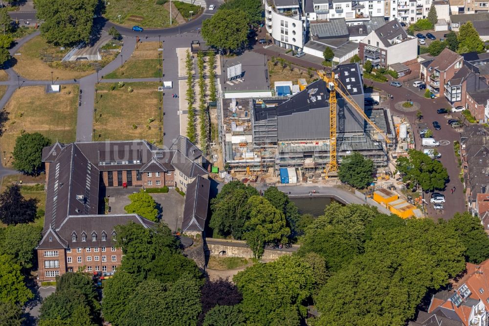 Luftaufnahme Dinslaken - Sanierung Freizeitzentrum - Kino - Gebäude in Dinslaken im Bundesland Nordrhein-Westfalen - NRW, Deutschland