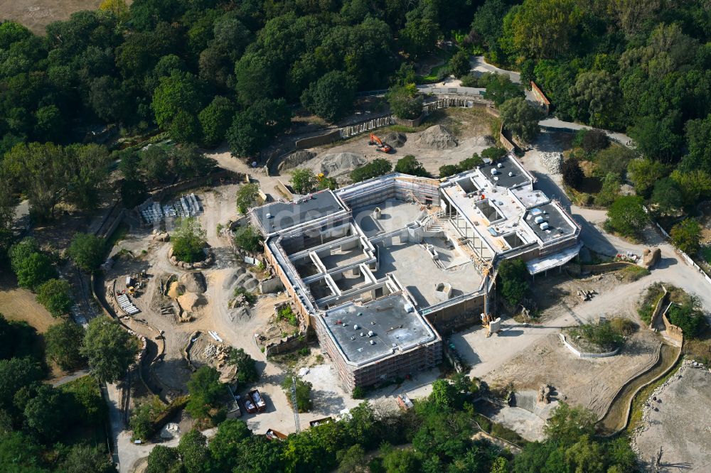 Berlin von oben - Sanierung Gebaudekomplex Dickhauterhaus im Tierpark in Berlin, Deutschland