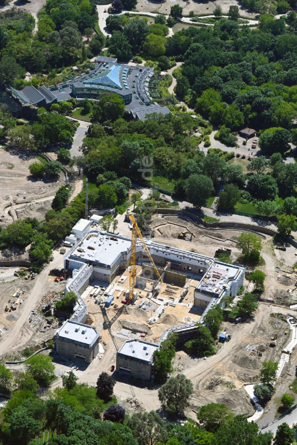 Berlin von oben - Sanierung Gebäudekomplex Dickhäuterhaus im Tierpark in Berlin, Deutschland