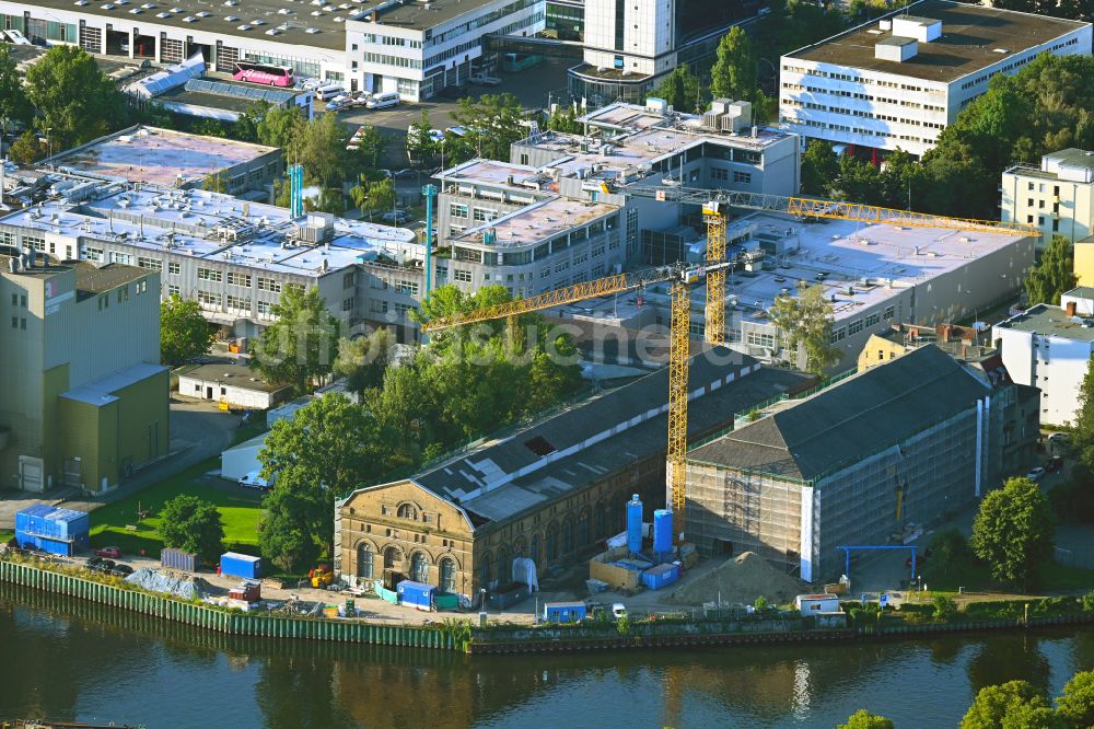 Berlin aus der Vogelperspektive: Sanierung eines Gebäudekomplexes Ehemalige Geschützegießerei im Ortsteil Spandau in Berlin, Deutschland