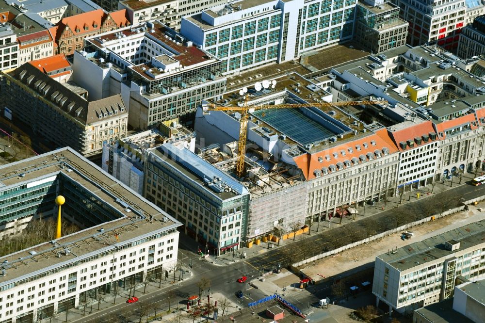 Berlin von oben - Sanierung eines Gebäudekomplexes Französisches Palais Unter den Linden in Berlin, Deutschland