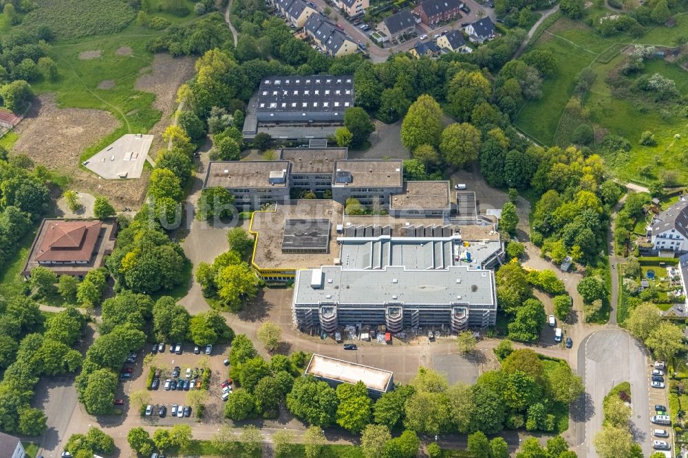 Luftbild Mülheim an der Ruhr - Sanierung eines Gebäudekomplexes der Gesamtschule Saarn an der Lehnerstraße in Mülheim an der Ruhr im Bundesland Nordrhein-Westfalen, Deutschland