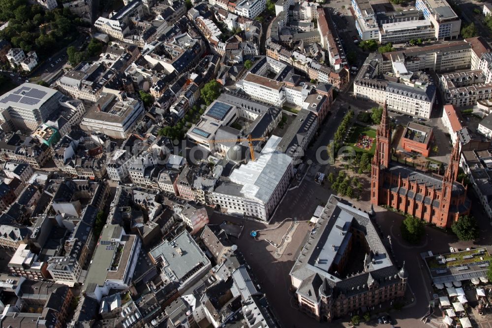 Wiesbaden von oben - Sanierung eines Gebäudekomplexes des Hessischen Landtages in Wiesbaden im Bundesland Hessen, Deutschland