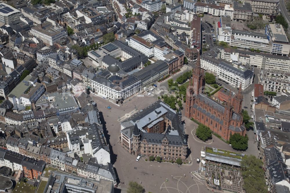 Wiesbaden von oben - Sanierung eines Gebäudekomplexes des Hessischen Landtages in Wiesbaden im Bundesland Hessen, Deutschland