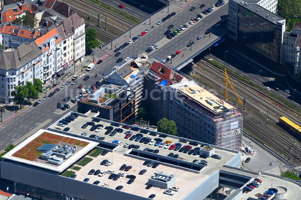 Luftbild Berlin - Sanierung eines Gebäudekomplexes im Ortsteil Westend in Berlin, Deutschland