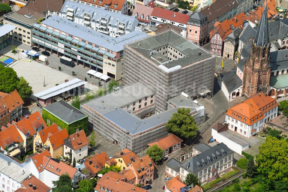 Luftbild Aschaffenburg - Sanierung des Gebäudes der Stadtverwaltung - Rathaus an der Dalbergstraße im Ortsteil Innenstadt in Aschaffenburg im Bundesland Bayern, Deutschland