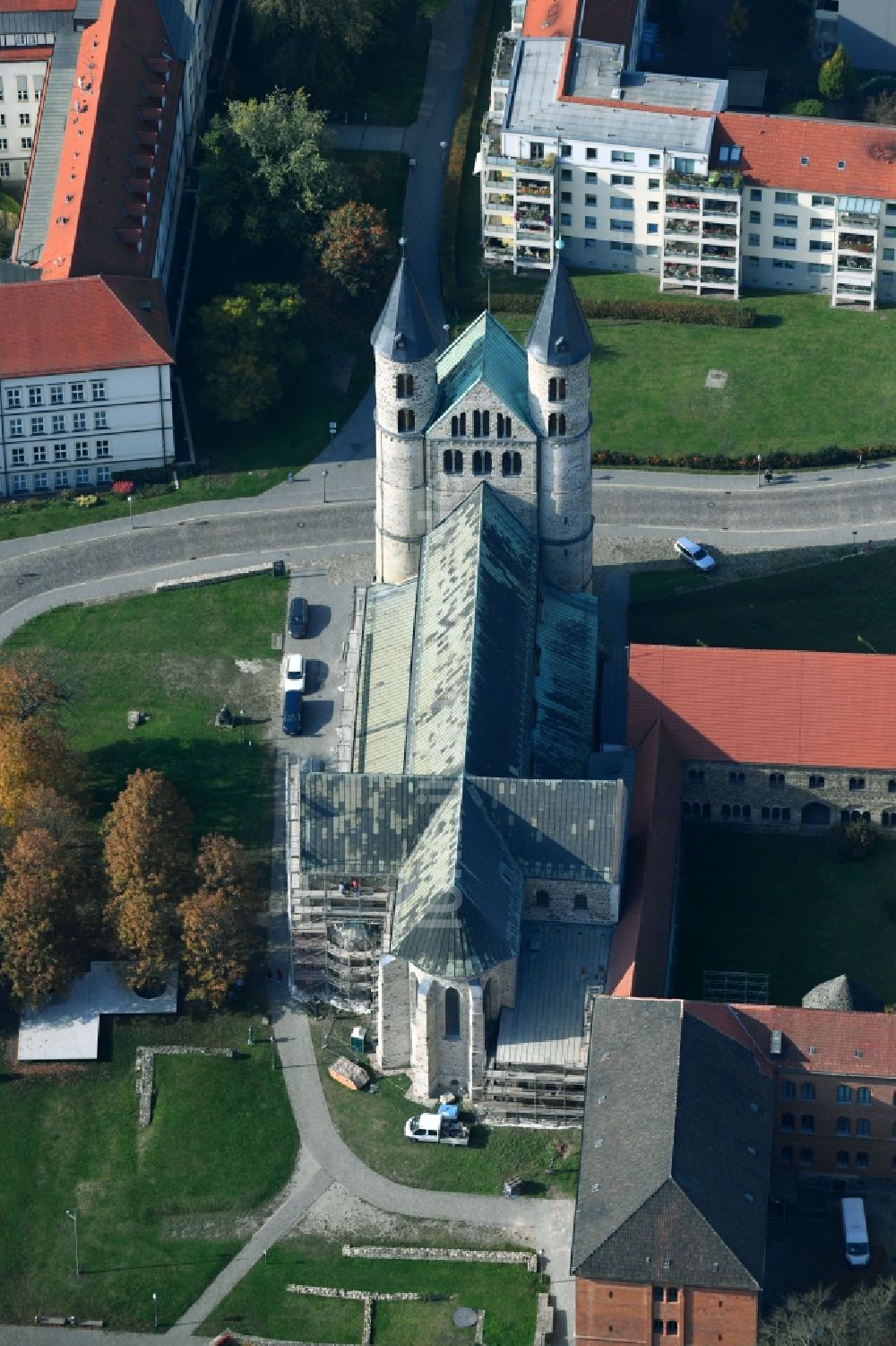 Luftbild Magdeburg - Sanierung des Kirchengebäude der Klosterkirche an der Regierungsstraße im Ortsteil Altstadt in Magdeburg im Bundesland Sachsen-Anhalt, Deutschland