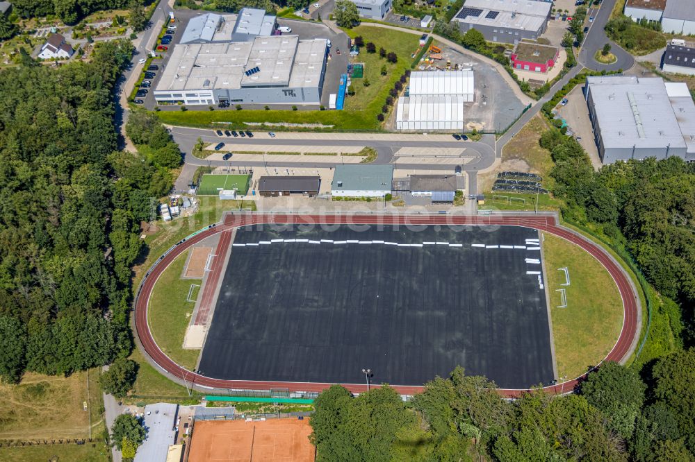 Silschede aus der Vogelperspektive: Sanierung des Kunstrasen im Waldstadion in Silschede im Bundesland Nordrhein-Westfalen, Deutschland