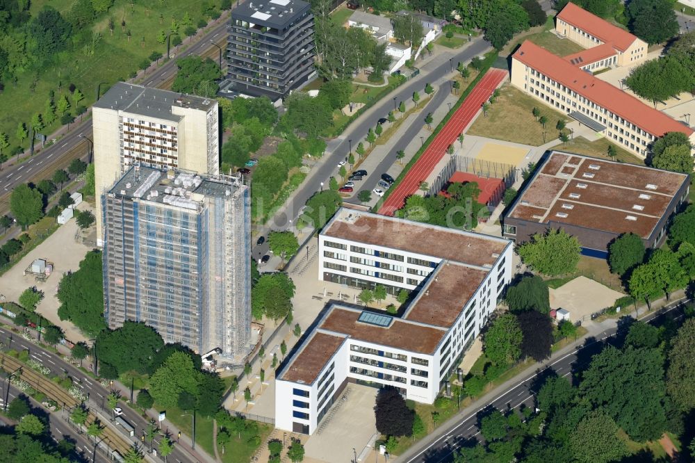 Luftaufnahme Dresden - Sanierung und Modernisierung einer Plattenbau- Hochhaus- Wohnsiedlung an der Gellertstraße - Gret-Palucca-Straße - Wiener Straße im Ortsteil Altstadt in Dresden im Bundesland Sachsen, Deutschland