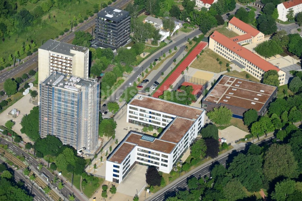 Dresden aus der Vogelperspektive: Sanierung und Modernisierung einer Plattenbau- Hochhaus- Wohnsiedlung an der Gellertstraße - Gret-Palucca-Straße - Wiener Straße im Ortsteil Altstadt in Dresden im Bundesland Sachsen, Deutschland